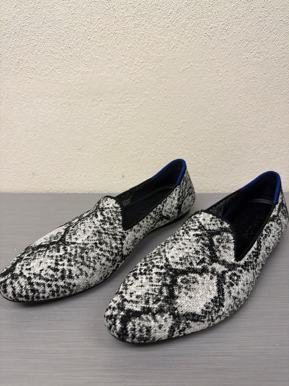 Rothys The Almond Loafer Black White Python Snake Print Knit Flats Washable Sz 7